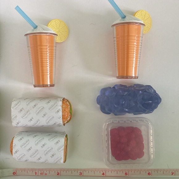 American Girl Doll Beach Cooler Set with sandwiches, drinks and ice - Picture 4 of 7